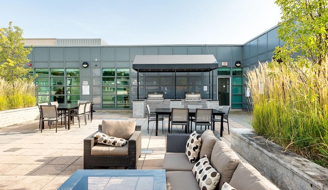 Bright loft one bedroom with den, steps to subway, Casa Loma and Yorkwille