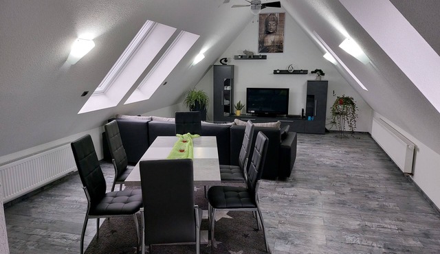 Bright modern 110sqm apartment, incl. WLAN and parking, up to 6 persons,