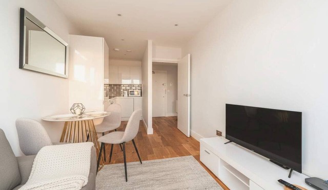 Bright & Modern 1BED Apartment in Eastleigh Centre