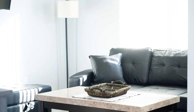 Bright & Modern 2BR Apt in Historic Federal Hill