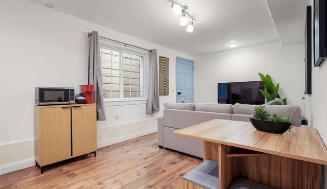 Bright & Modern 2BR/2BA Private Entry Near SFSU, Park & Transit