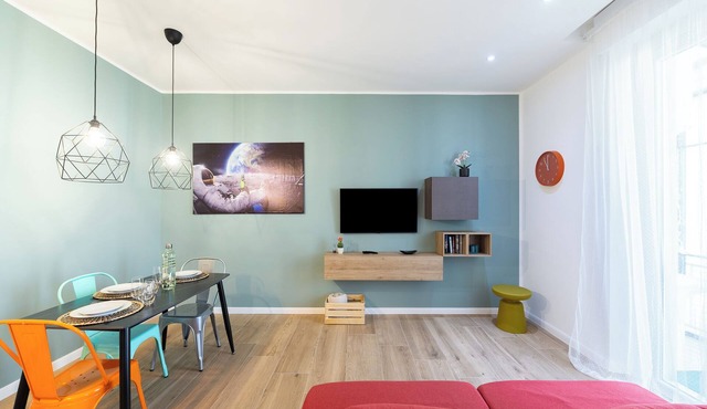 Bright Modern and Cozy Two-room Apartment - Convenient Parking & Fast Wi-Fi