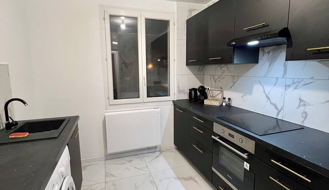 Bright, modern apartment near Chartres