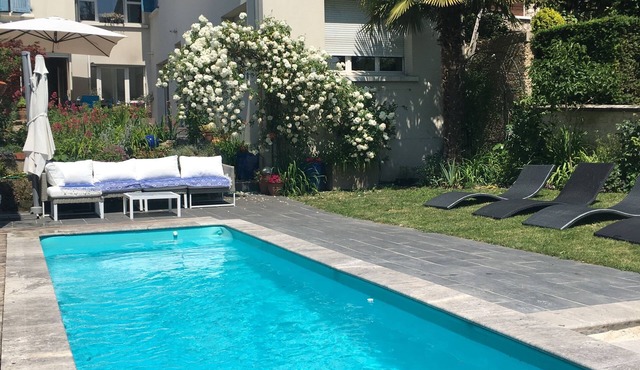 Bright, modern townhouse 20 minutes from central Paris, surrounded by greenery