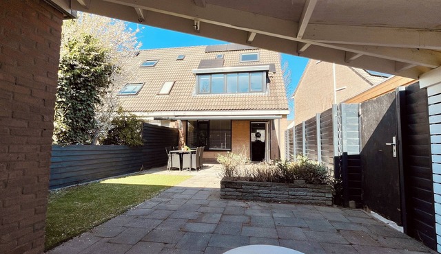 Bright & modern house, central NL, sunny garden