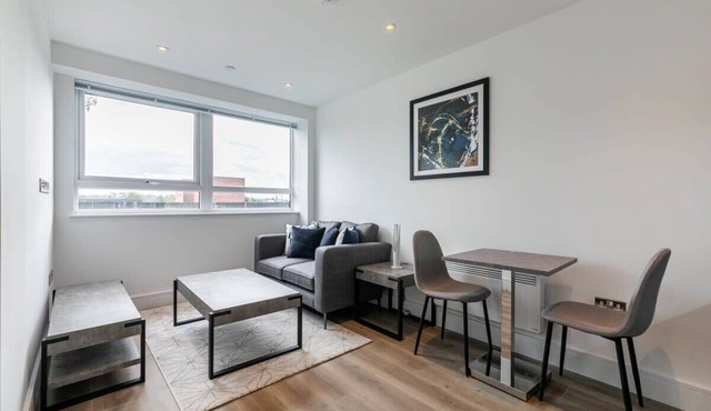 Bright & Modern Studio Apartment in East Grinstead