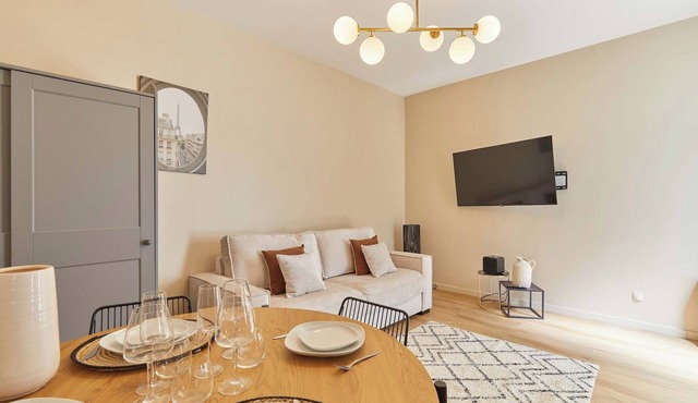 Bright Modern Studio near the Seine Paris 16