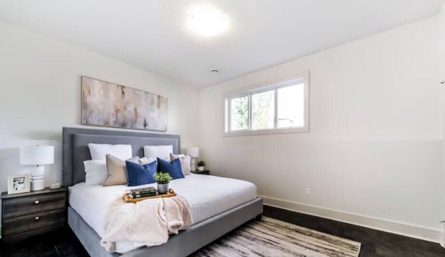 Bright Modern Suites - King Beds - NFLX - WiFi - LongStays
