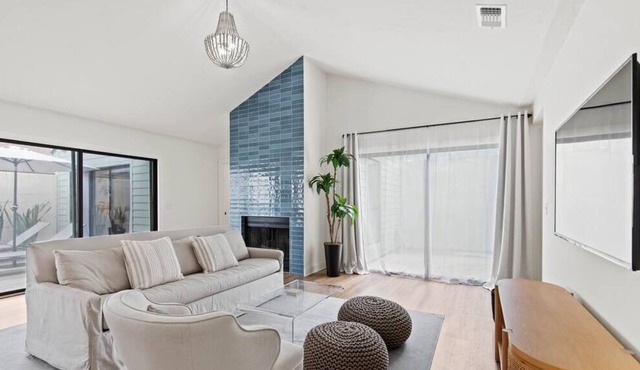 Bright Modern Luxury - Private Pool - Pet Friendly