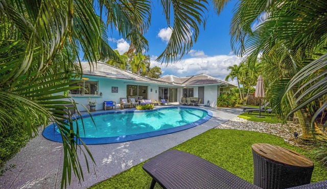 Bright & Modern Villa with Private Pool in Fort Lauderdale - 30 min to FIFA!