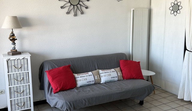 Bright oceanfront studio
