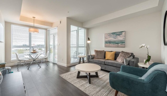 Bright Old Town Suite with City Views