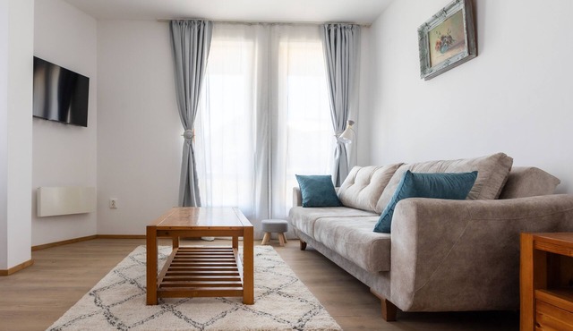 Bright One Bedroom Flat next to Gondola Ski Lift