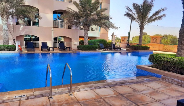 Bright Open Plan Flat★Central DXB★Large Private Terrace Garden★Great Canal Views