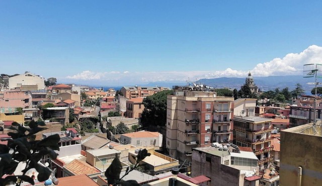 Bright, panoramic apartment 10 minutes from the sea - Messina