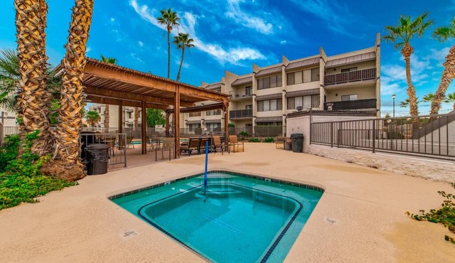 Bright, Quiet 2BD/2BA Eastside Condo w Pool & Parking - Low Summer Rates! 🌞