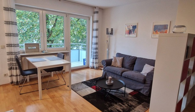 Bright & quiet studio with living/dining area, kitchen and shower room - with south-facing balcony