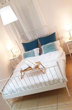 Bright Renovated Room Close to Everything