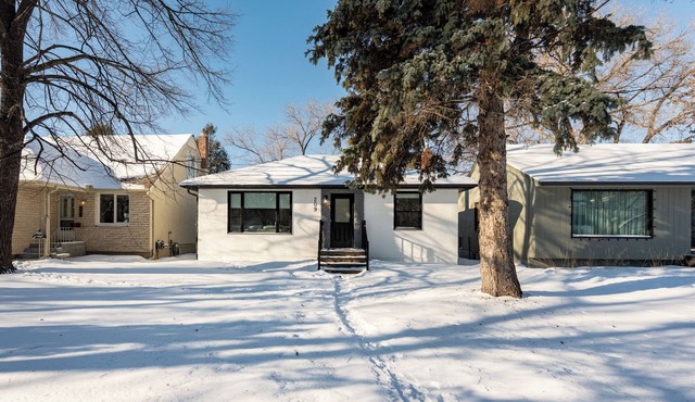 Bright River Heights Home | 3 Bed | 2 Bath |