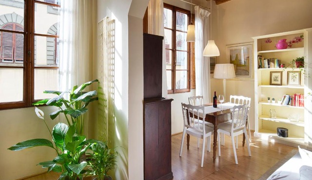 Bright, romantic retreat in central Florence