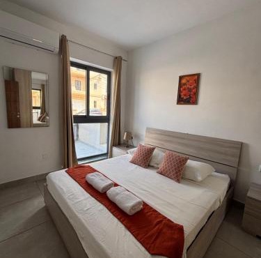 Bright Room - Private External Bathroom