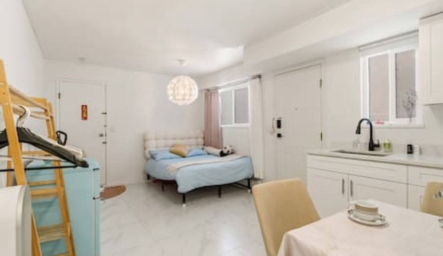 Bright Self-Contained Studio | East Van Fraserhood