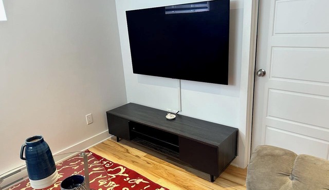 Bright single room for rent in a 5½-room apartment