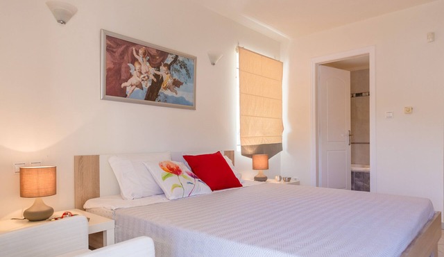 Bright & Spacious, two-floor Family Garden Home