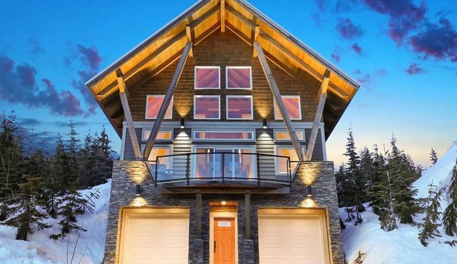 Bright Spacious Timber Chalet at Mt Washington!