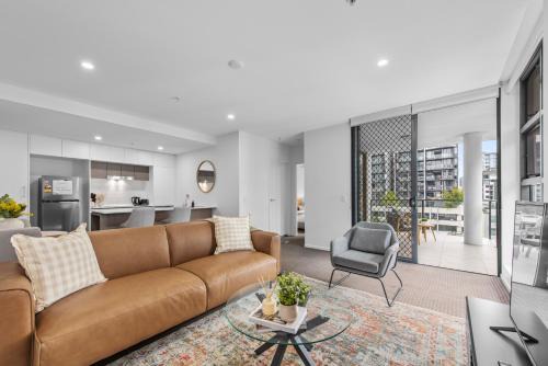 Bright & Spacious 1BR Apt with Balcony & Car Park!