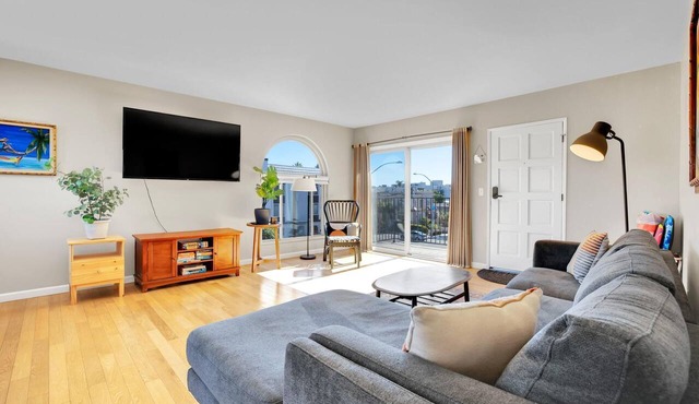 Bright, Spacious 2 BD in the Heart of San Diego!
