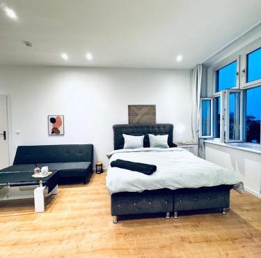 Bright & Spacious 4BR Apt Near Kaufpark Alterlaa