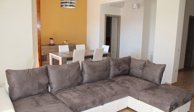 Bright, spacious and comfortable 4th and top floor apartment, Poetto area