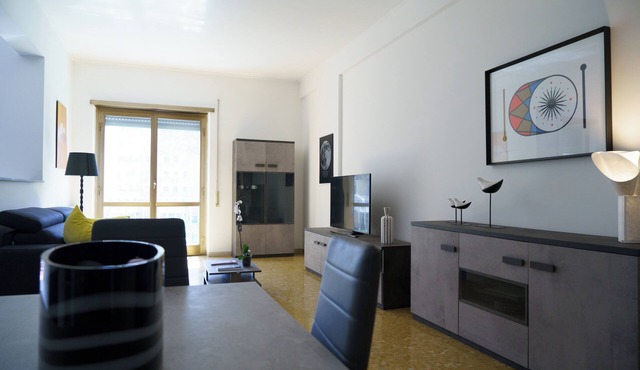 Bright, spacious and designer apartment in south Rome. Equipped with every comfort.