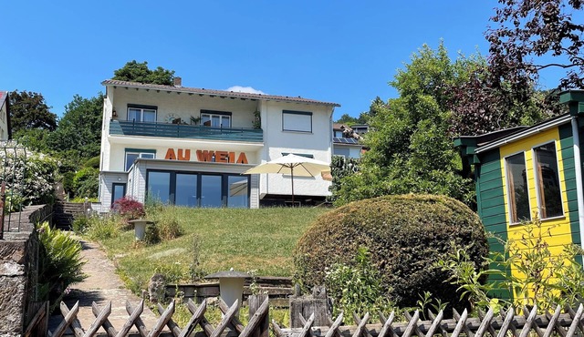 Bright, spacious apartment within walking distance of the historic old town and castle