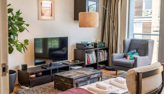 Bright & Spacious Battersea Flat