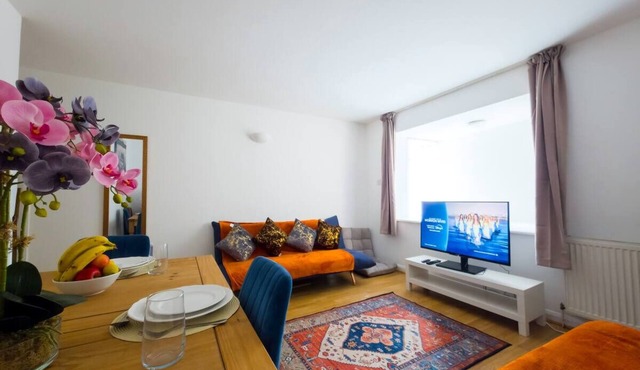 Bright Spacious Flat near Shadwell Station I PTK