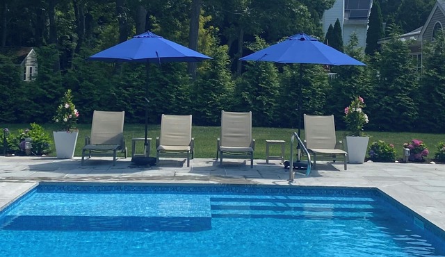Bright & Spacious Hamptons Home with Amazing Pool!