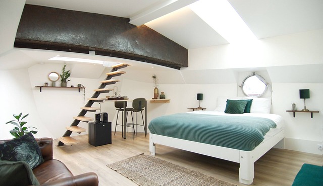 Bright & Spacious Studio @ eco houseboat!