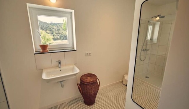 Bright & Spacious Ensuite Room in Charming Coliving Near Ribeira Beach