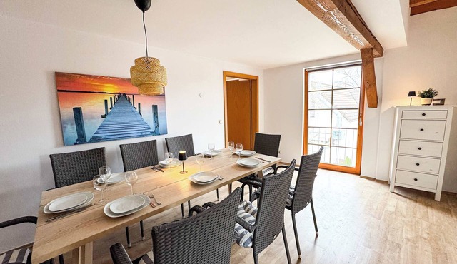 Bright & Spacious South-Berlin Flat with Parking