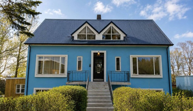 Bright & Spacious Stay for Families and Friends