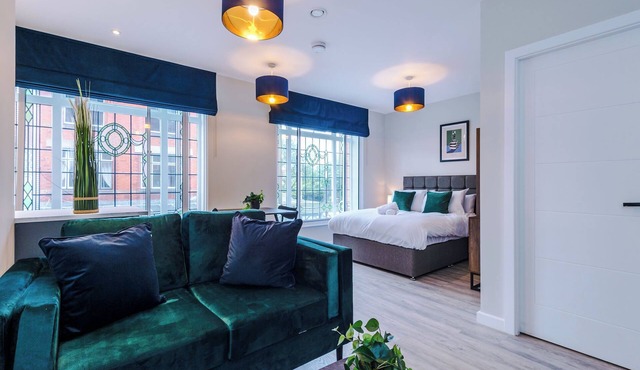 Bright & Spacious Studio | Elysée Suites Southport