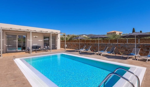 Bright & Spacious Villa, A/C, Private Pool, Mountain Views - Hersonissos Area, 2.8km to Beaches!