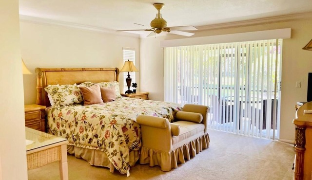 Bright Spacious Villa with a Pool – 15 min from Siesta Beach #1 Beach in the USA