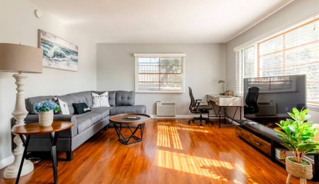 Bright & Specious 1BR Apt. – Heart of Pasadena