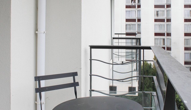 Bright studio apartment with parking and balcony