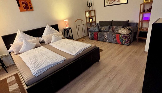 Bright studio apartment - central, close to the train station, Bayreuth