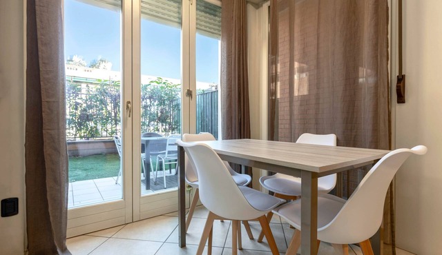 Bright Studio Apartment with Private Garden