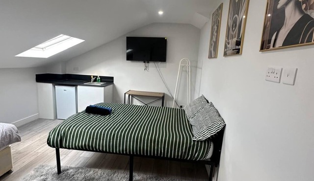 Bright Studio in Thornton Heat